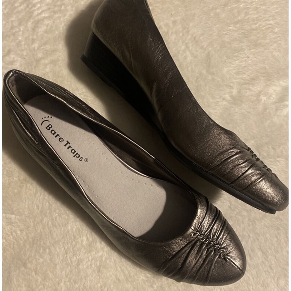 Bare Traps Landy Leather Slip On Wedge Heels Pumps Size 6 Silver Almond Toe - Picture 1 of 8